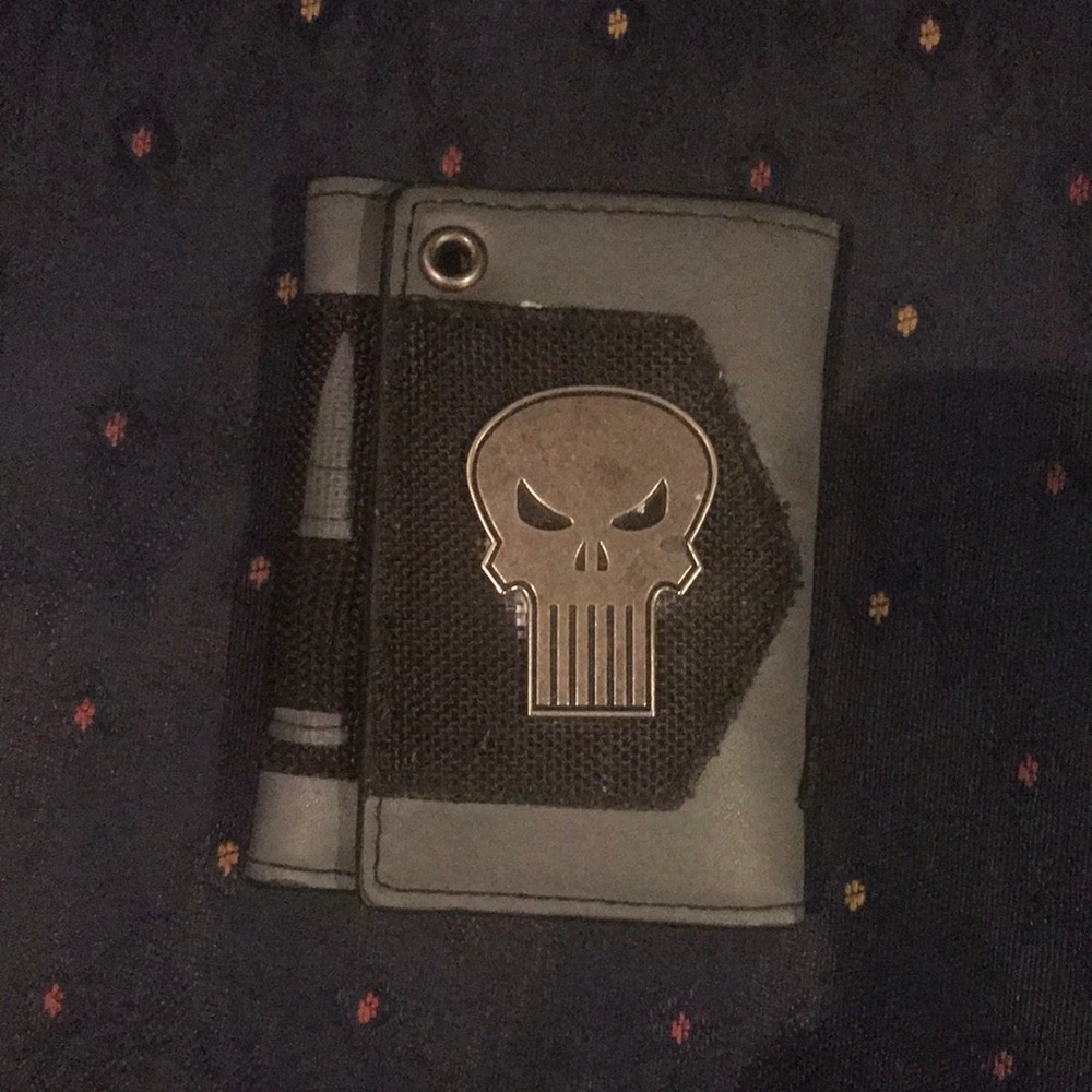 Marvel The Punisher Skull Logo Trifold Wallet